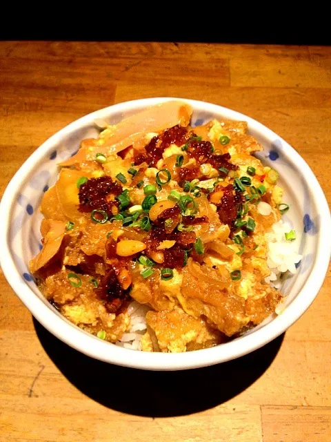 カツ丼 食べるラー油かけ|前田 タカシさん