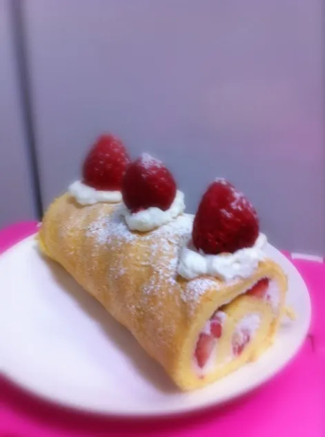 Snapdishの料理写真:いちごのロールケーキ|まるさん