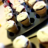 red velvet cupcakes in ice cream cones|Bruce Weinbergさん