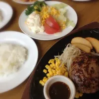 外食♡ハンバーグ|いおりさん