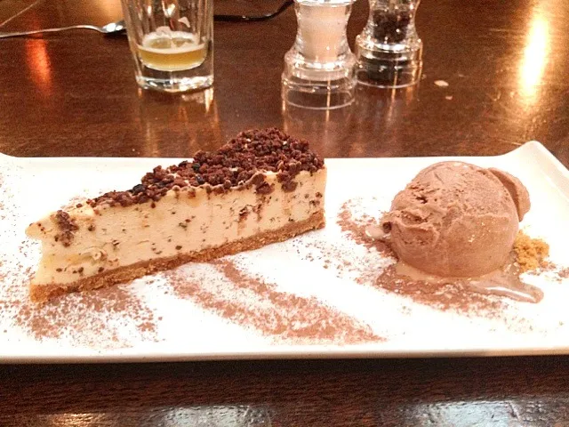 brownie cheesecake & chocolate ice cream|will jonesさん