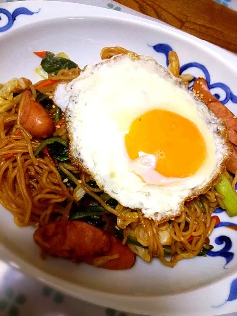 焼きそば目玉焼きのせ|まーたんさん