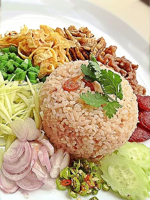 Kao Cluk Ka Pi (Mixed Cooked Rice with Shrimp Paste Sauce)|Zenithさん