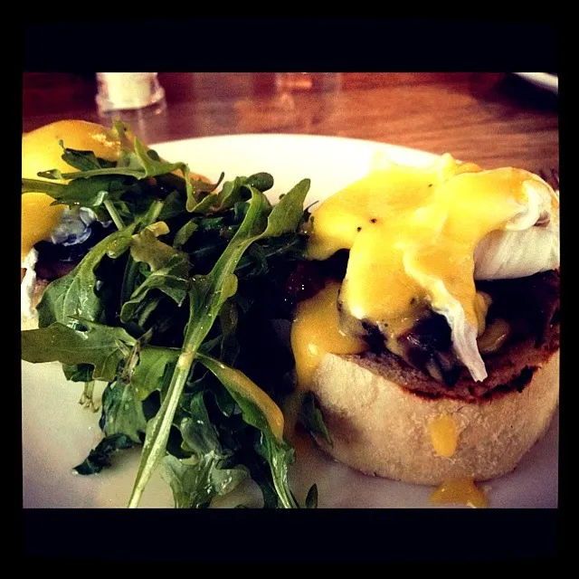 egg.ben.hollandaise.sauce.mushrooms.arugula|ej adamさん