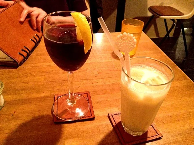 @江古田のトリスカフェ。キティ(赤ワイン＋ジンジャエール)と柚子ソイ。ジンジャエールがからめで飲みやすくおいしい！柚子ソイも意外な組み合わせでしたが、すごくマッチしてました！！うま！|淳子さん