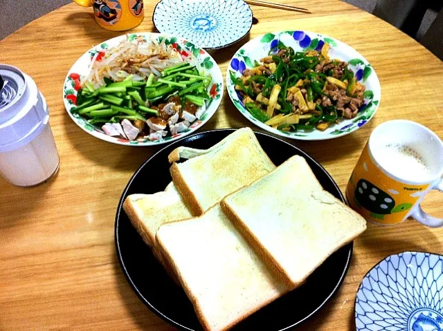 棒々鶏と青椒肉絲と食パン|t.sugiharaさん