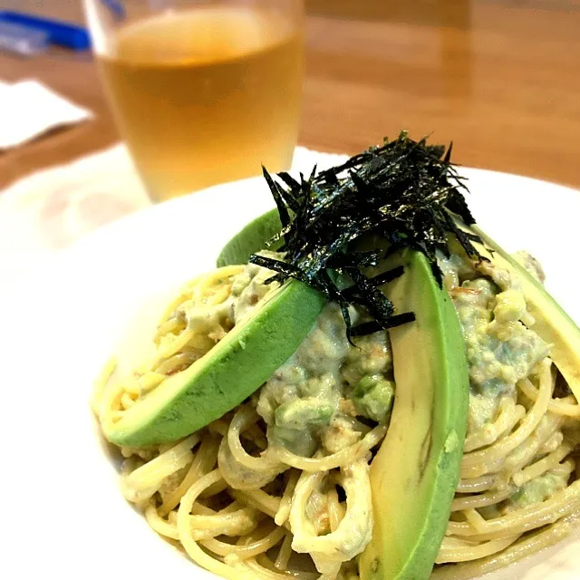 Snapdishの料理写真:アボガド和風クリームパスタ|みきやん☺︎さん