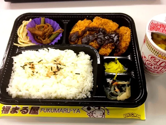 290円 味噌カツ弁当|Agaricusさん