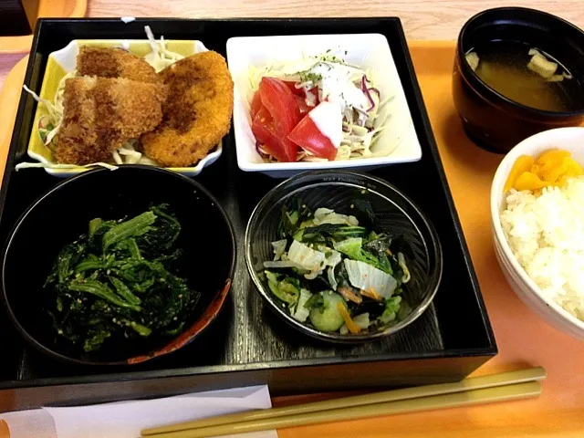 ハムカツとコロッケの定食|すかラインさん