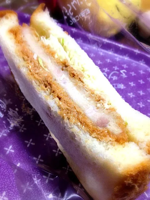 ぶぅらんじぇの105円ロースカツサンド|Kojiさん