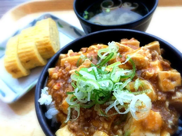 【本日のランチ】麻婆丼と卵焼き(450円)|JTKさん