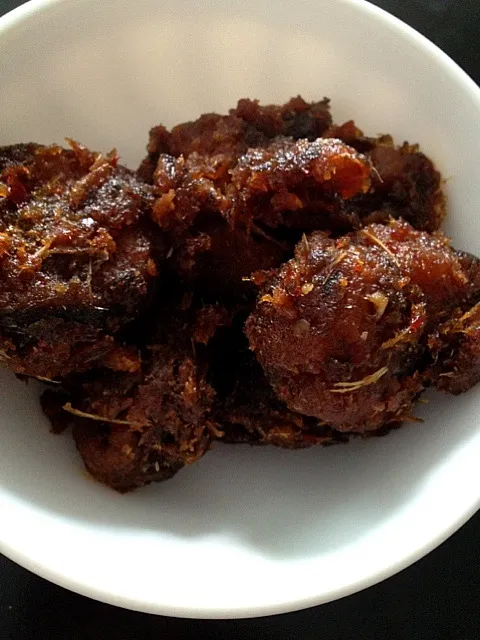 ปลาดุกผัดเผ็ด, pla-duk-pad-ped (spicy fried catfish)|Tunaさん