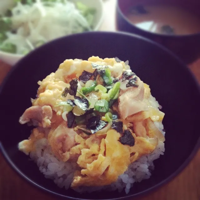 親子丼、新玉ねぎのサラダ、お味噌汁|💗Marico💗さん