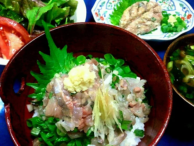 ひとりde鯵のたたき丼&なめろう系|まにまぁるさん