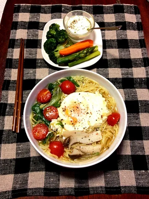 白クマ塩ラーメン、蒸し野菜、ヨーグルトドレッシング|Mitsukoさん