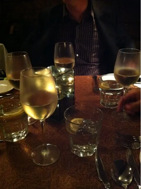 wine before dinner ^^ cloudy bay~^|Vincent Leungさん