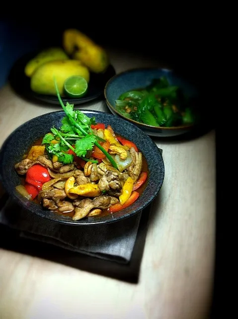 Snapdishの料理写真:chicken,mango,cashew nut,chilli jam stir fry|rick chanさん