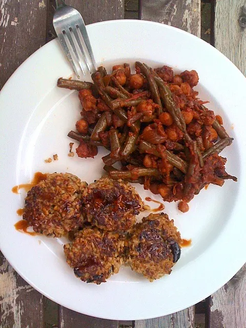 Syrian green beans + chickpeas and freekeh kofte w pomegranate molasses|xuedan wangさん