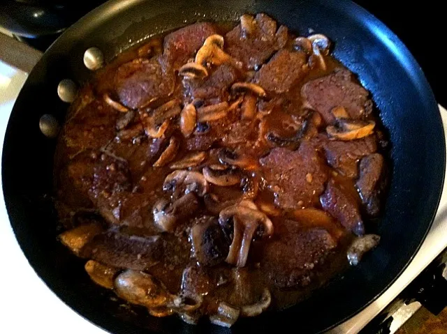 venison & mushrooms in wine sauce|Jason Rothさん