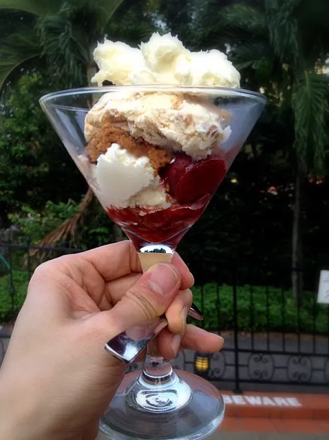 strawberry cheesecake maple walnut ice cream|willzさん