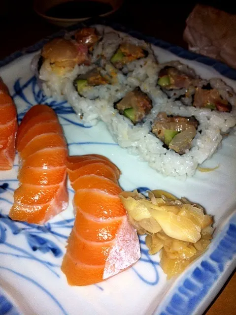 salmon nigiri and spicy hamachi roll|ginaさん