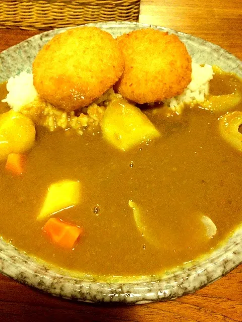 カニクリームコロッケカレー|まるいのさん