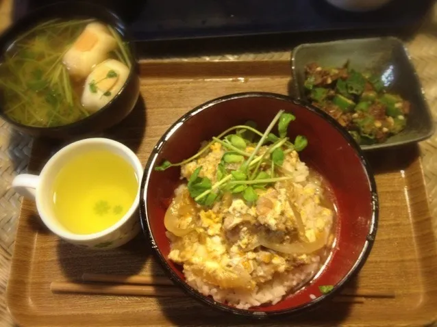 Snapdishの料理写真:親子丼とオクラのカツオ節和え|りんちゃんさん