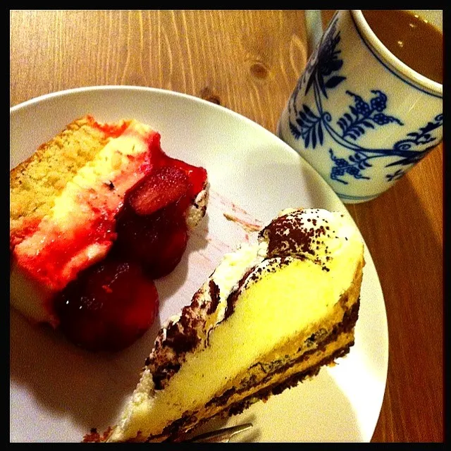 Strawberry Cake & Cappuccino Cake|sacoさん