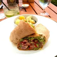 Snapdishの料理写真:Ahi Poke Wrap|Erin Pavelkoさん