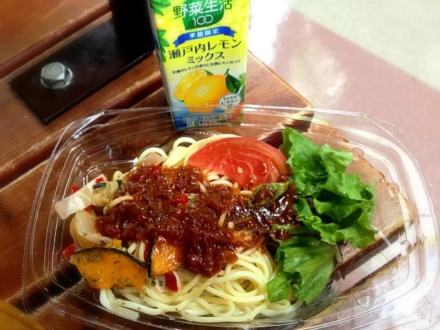 Snapdishの料理写真:夏野菜とトマトの冷製パスタ|mikochieさん