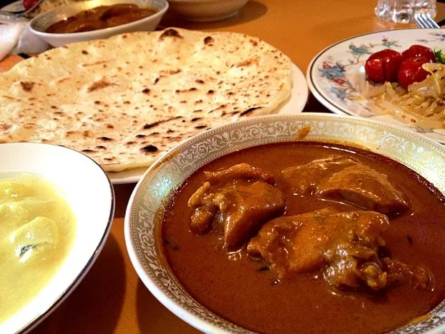 スリランカ料理屋のカレー（チキンカレーとロティ|nogufulさん