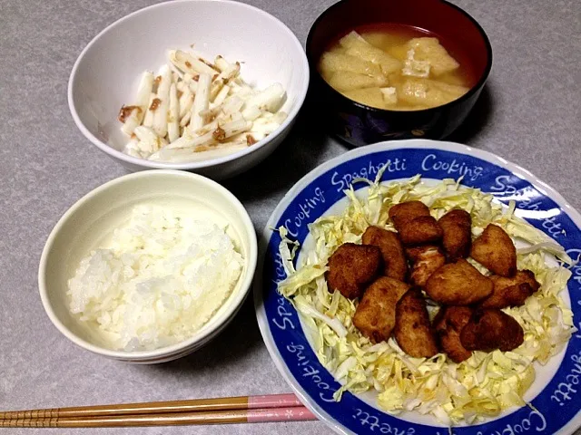 唐揚げ・キャベツ・長芋の鰹節梅和え・味噌汁|うるしちかさん