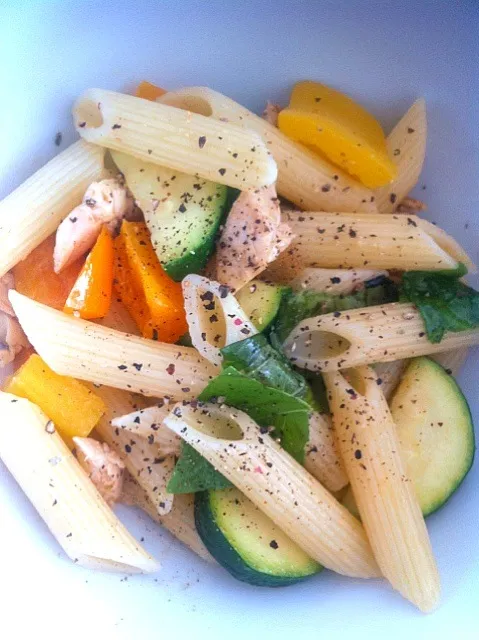 penne with peppers, zuchinni, basil|patriciaさん