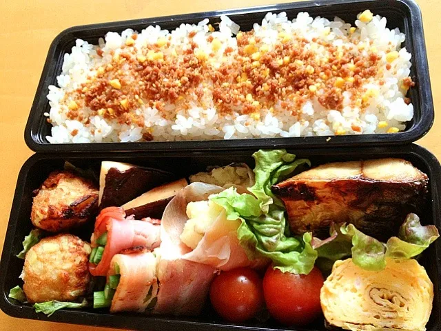 毎日の中学生弁当。今日は品数だけは揃ったけど、若干寄せ集め的な仕上がりに。（ーー；）|松浦有里さん