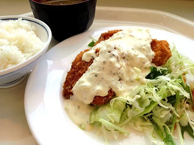 今日の社食は白身魚フライのヘルシータルタルソース。530円。|ルーア・ブランカさん