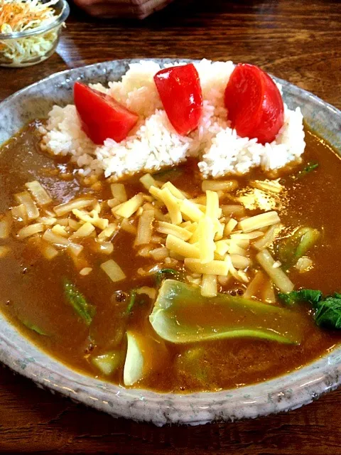 トマトとちんげん菜カレー|まるいのさん