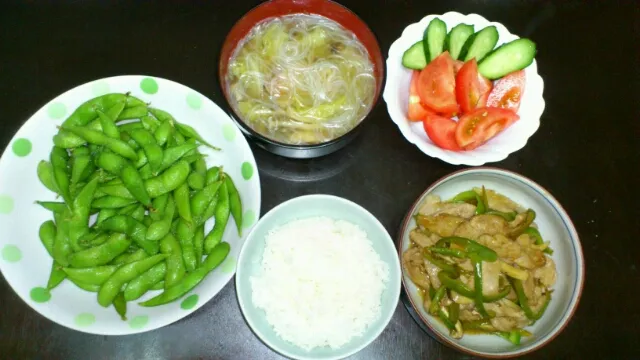 青椒肉絲＊春雨と野菜のコンソメスープ＊トマトときゅうり＊枝豆|さかいかおりさん