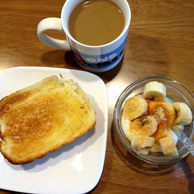 トースト&バナナきな粉ヨーグルト&カフェオレ|みきやん☺︎さん