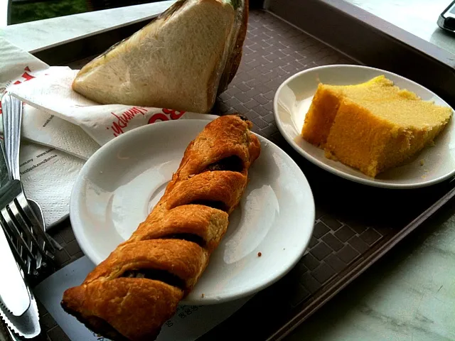 Firecracker Sausage, Butter Lemon cake & sandwiches|Shiroi Yukiさん