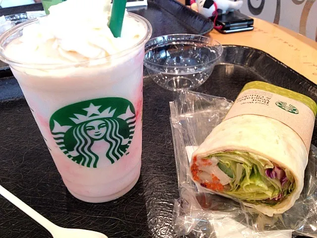 Snapdishの料理写真:スタバでランチ♡|たきゃたさん