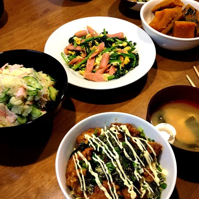 ポテサラ&カボチャ煮物&ほうれん草のバター醤油炒め&味噌汁|みきやん☺︎さん