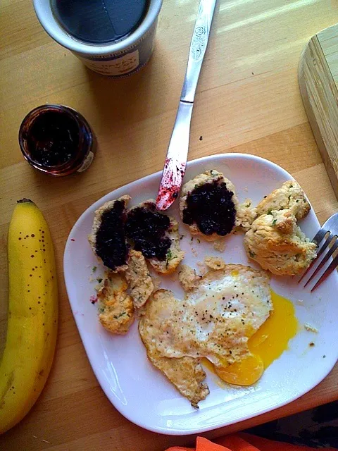 Goat cheese chive biscuits w blueberry jam + fried egg|xuedan wangさん