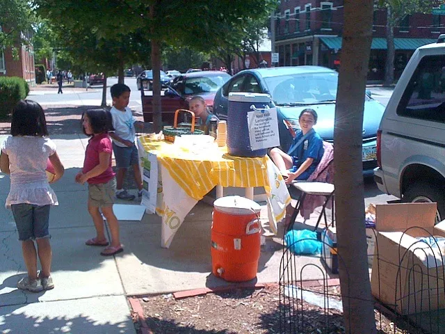 Lemonade stand at Village Valuables|xuedan wangさん