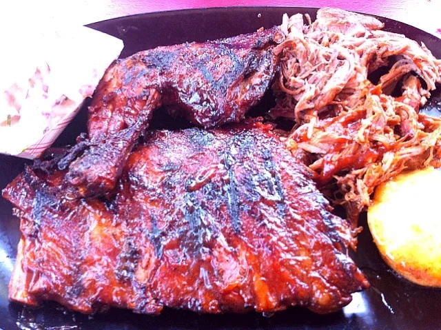 BBQ ribs, pulled pork, chicken, brisket|Cindyさん