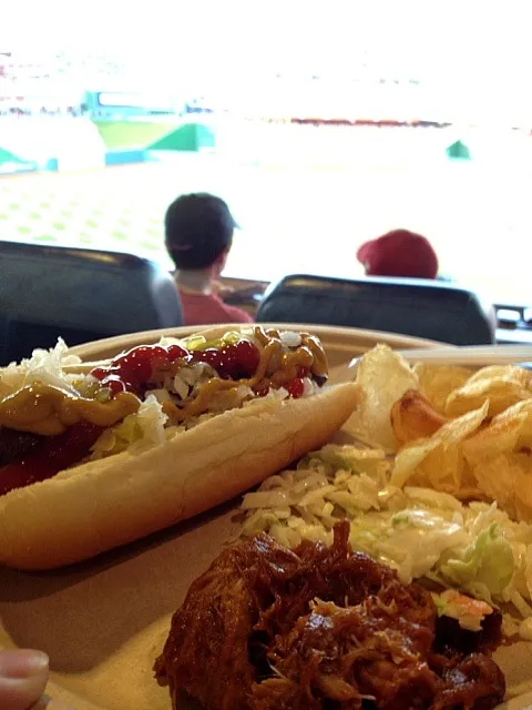 Hot dogs and 'cue at Nationals Stadium DC|lanchi bombalierさん