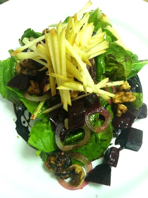 Snapdishの料理写真:ROASTED BEETROOT SALAD w/CANDIED CAYENNE WALNUTS AND BLACK CURRANTS|GREG ARNOLDさん