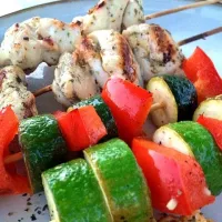 Snapdishの料理写真:Lemon garlic chicken kabobs with zucchini and peppers|Liane Lattoさん