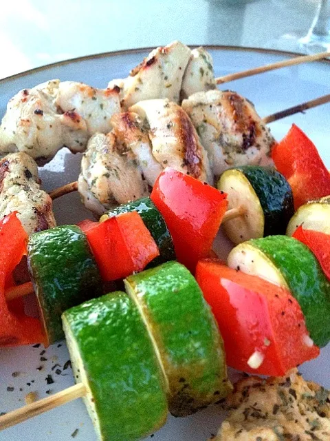 Snapdishの料理写真:Lemon garlic chicken kabobs with zucchini and peppers|Liane Lattoさん