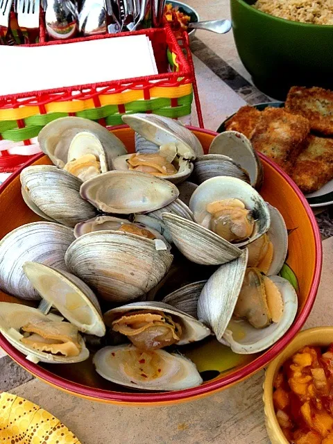 Snapdishの料理写真:steamed clams|lauren shannonさん