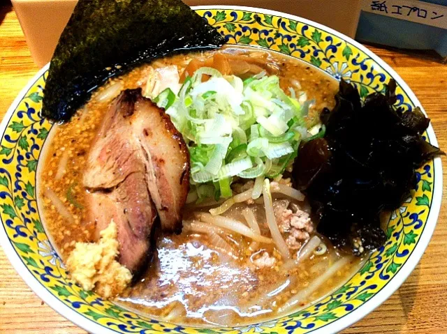 Snapdishの料理写真:西山製麺を使う正統派札幌味噌ラーメンはうまかった  750円|Toshiyukiさん